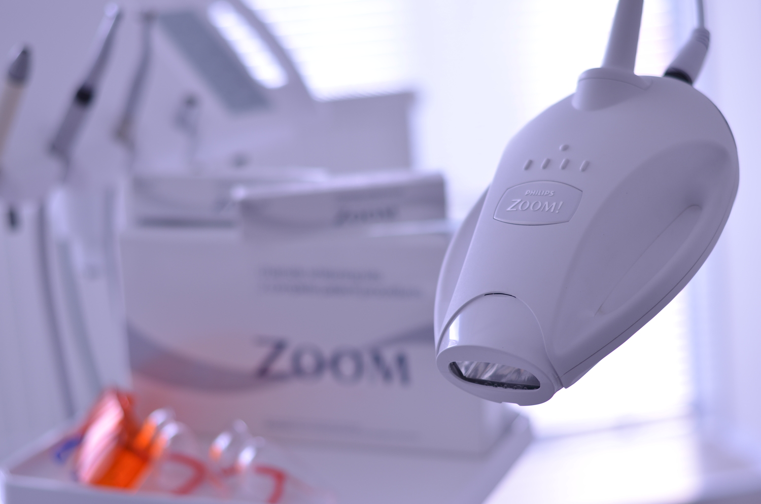 <span style="font-weight: bold;">Отбеливание ZOOM4. безопасное отбеливание на 12 тонов</span>